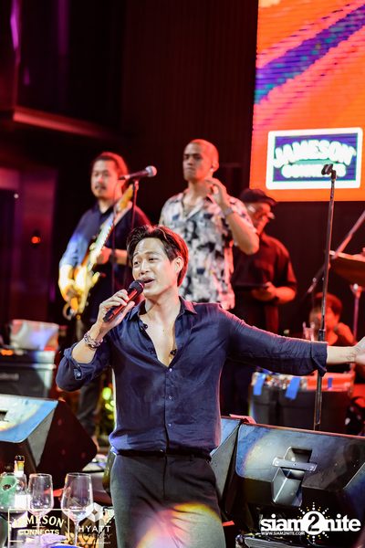 บรรยากาศคอนเสิร์ตจาก Two Popetorn และ Be Peerapat ที่ Spectrum Lounge & Bar — photo 83