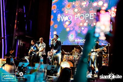 บรรยากาศคอนเสิร์ตจาก Two Popetorn และ Be Peerapat ที่ Spectrum Lounge & Bar — photo 86