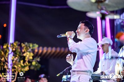 บรรยากาศคอนเสิร์ตจาก Two Popetorn และ Be Peerapat ที่ Spectrum Lounge & Bar — photo 91