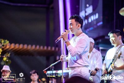 บรรยากาศคอนเสิร์ตจาก Two Popetorn และ Be Peerapat ที่ Spectrum Lounge & Bar — photo 95