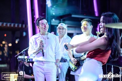 บรรยากาศคอนเสิร์ตจาก Two Popetorn และ Be Peerapat ที่ Spectrum Lounge & Bar — photo 98