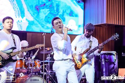 บรรยากาศคอนเสิร์ตจาก Two Popetorn และ Be Peerapat ที่ Spectrum Lounge & Bar — photo 99
