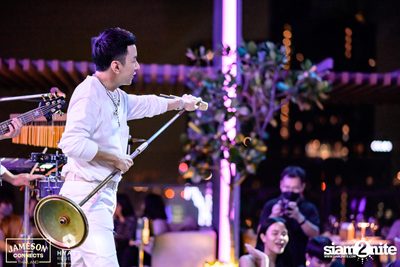 บรรยากาศคอนเสิร์ตจาก Two Popetorn และ Be Peerapat ที่ Spectrum Lounge & Bar — photo 100