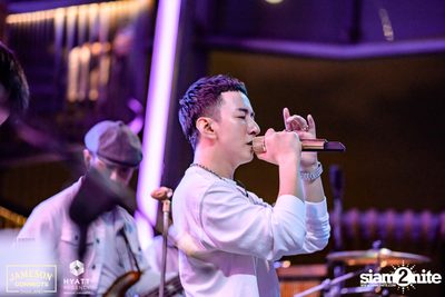 บรรยากาศคอนเสิร์ตจาก Two Popetorn และ Be Peerapat ที่ Spectrum Lounge & Bar — photo 101
