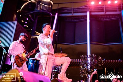 บรรยากาศคอนเสิร์ตจาก Two Popetorn และ Be Peerapat ที่ Spectrum Lounge & Bar — photo 105
