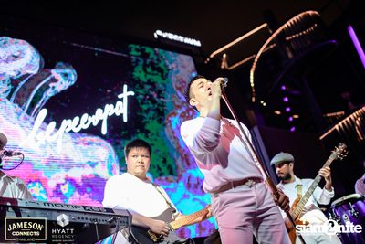 บรรยากาศคอนเสิร์ตจาก Two Popetorn และ Be Peerapat ที่ Spectrum Lounge & Bar — photo 107