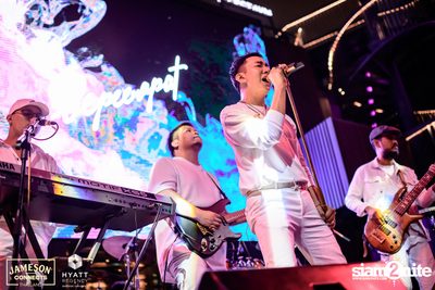 บรรยากาศคอนเสิร์ตจาก Two Popetorn และ Be Peerapat ที่ Spectrum Lounge & Bar — photo 108