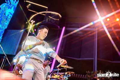 บรรยากาศคอนเสิร์ตจาก Two Popetorn และ Be Peerapat ที่ Spectrum Lounge & Bar — photo 118