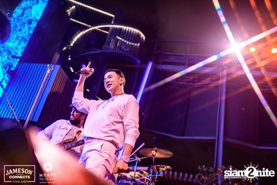 บรรยากาศคอนเสิร์ตจาก Two Popetorn และ Be Peerapat ที่ Spectrum Lounge & Bar — photo 119