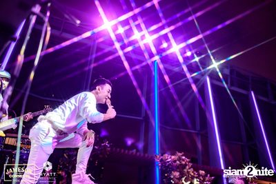บรรยากาศคอนเสิร์ตจาก Two Popetorn และ Be Peerapat ที่ Spectrum Lounge & Bar — photo 120
