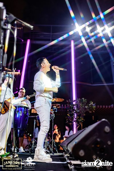 บรรยากาศคอนเสิร์ตจาก Two Popetorn และ Be Peerapat ที่ Spectrum Lounge & Bar — photo 124