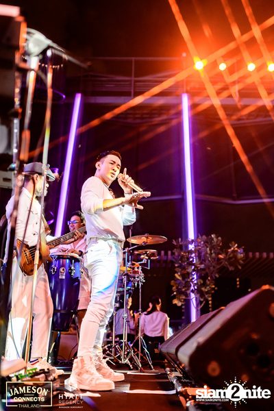 บรรยากาศคอนเสิร์ตจาก Two Popetorn และ Be Peerapat ที่ Spectrum Lounge & Bar — photo 125
