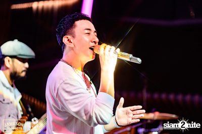 บรรยากาศคอนเสิร์ตจาก Two Popetorn และ Be Peerapat ที่ Spectrum Lounge & Bar — photo 129