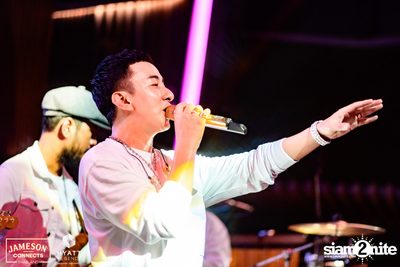 บรรยากาศคอนเสิร์ตจาก Two Popetorn และ Be Peerapat ที่ Spectrum Lounge & Bar — photo 130