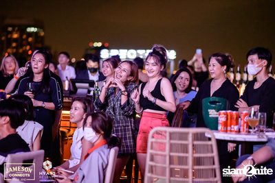 บรรยากาศคอนเสิร์ตจาก Two Popetorn และ Be Peerapat ที่ Spectrum Lounge & Bar — photo 135