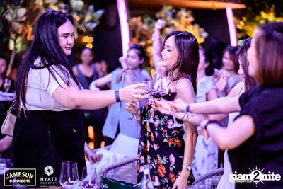 บรรยากาศคอนเสิร์ตจาก Two Popetorn และ Be Peerapat ที่ Spectrum Lounge & Bar — photo 136