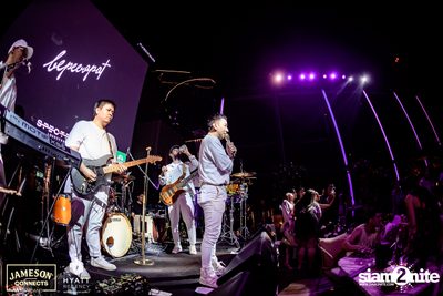 บรรยากาศคอนเสิร์ตจาก Two Popetorn และ Be Peerapat ที่ Spectrum Lounge & Bar — photo 139