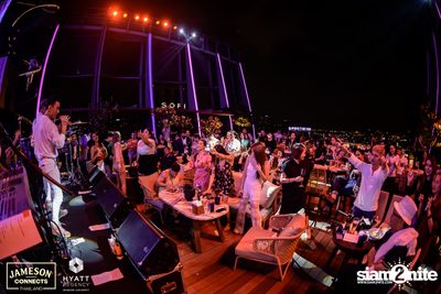บรรยากาศคอนเสิร์ตจาก Two Popetorn และ Be Peerapat ที่ Spectrum Lounge & Bar — photo 140