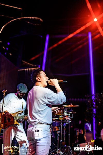 บรรยากาศคอนเสิร์ตจาก Two Popetorn และ Be Peerapat ที่ Spectrum Lounge & Bar — photo 146