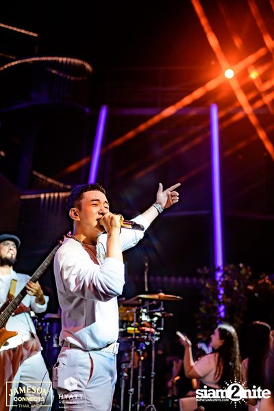 บรรยากาศคอนเสิร์ตจาก Two Popetorn และ Be Peerapat ที่ Spectrum Lounge & Bar — photo 147