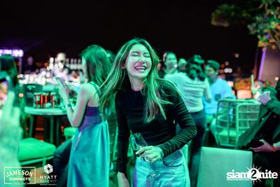 บรรยากาศคอนเสิร์ตจาก Two Popetorn และ Be Peerapat ที่ Spectrum Lounge & Bar — photo 149