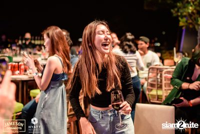 บรรยากาศคอนเสิร์ตจาก Two Popetorn และ Be Peerapat ที่ Spectrum Lounge & Bar — photo 151