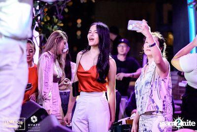 บรรยากาศคอนเสิร์ตจาก Two Popetorn และ Be Peerapat ที่ Spectrum Lounge & Bar — photo 152