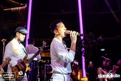 บรรยากาศคอนเสิร์ตจาก Two Popetorn และ Be Peerapat ที่ Spectrum Lounge & Bar — photo 153