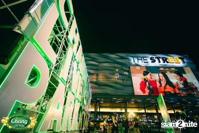 คอนเสิร์ตวง Klear ที่ลานกิจกรรมศูนย์การค้า The Street Ratchada กับงาน Chang Live Park FOOD FUN FRIENDS — photo 4