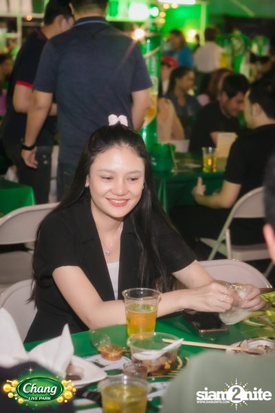 คอนเสิร์ตวง Klear ที่ลานกิจกรรมศูนย์การค้า The Street Ratchada กับงาน Chang Live Park FOOD FUN FRIENDS — photo 8