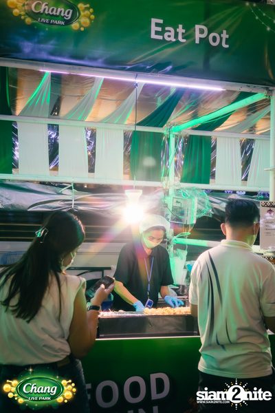 คอนเสิร์ตวง Klear ที่ลานกิจกรรมศูนย์การค้า The Street Ratchada กับงาน Chang Live Park FOOD FUN FRIENDS — photo 10