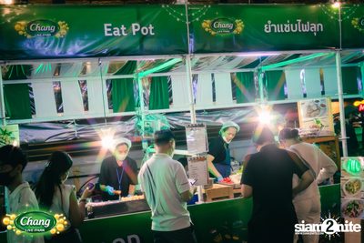 คอนเสิร์ตวง Klear ที่ลานกิจกรรมศูนย์การค้า The Street Ratchada กับงาน Chang Live Park FOOD FUN FRIENDS — photo 11