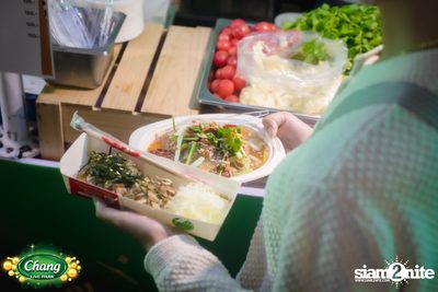 คอนเสิร์ตวง Klear ที่ลานกิจกรรมศูนย์การค้า The Street Ratchada กับงาน Chang Live Park FOOD FUN FRIENDS — photo 14