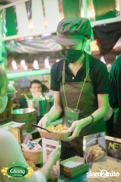 คอนเสิร์ตวง Klear ที่ลานกิจกรรมศูนย์การค้า The Street Ratchada กับงาน Chang Live Park FOOD FUN FRIENDS — photo 15