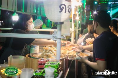 คอนเสิร์ตวง Klear ที่ลานกิจกรรมศูนย์การค้า The Street Ratchada กับงาน Chang Live Park FOOD FUN FRIENDS — photo 28