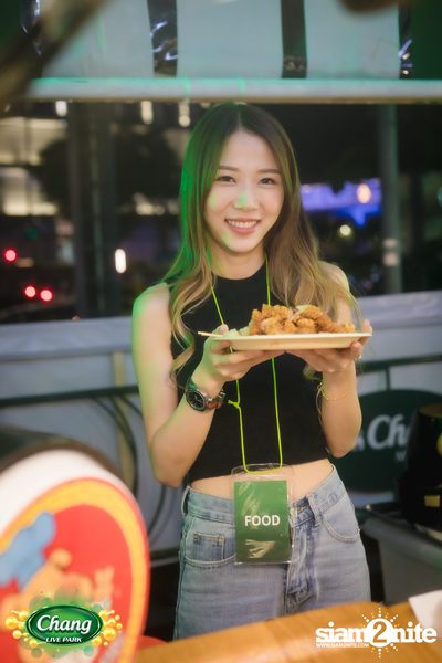 คอนเสิร์ตวง Klear ที่ลานกิจกรรมศูนย์การค้า The Street Ratchada กับงาน Chang Live Park FOOD FUN FRIENDS — photo 33