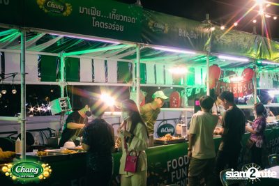 คอนเสิร์ตวง Klear ที่ลานกิจกรรมศูนย์การค้า The Street Ratchada กับงาน Chang Live Park FOOD FUN FRIENDS — photo 38