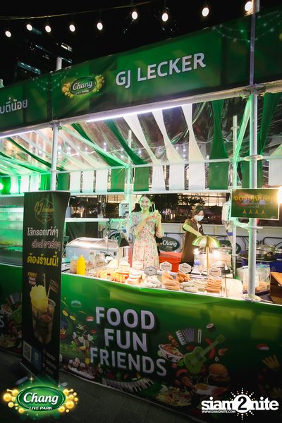 คอนเสิร์ตวง Klear ที่ลานกิจกรรมศูนย์การค้า The Street Ratchada กับงาน Chang Live Park FOOD FUN FRIENDS — photo 53