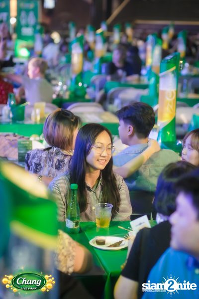 คอนเสิร์ตวง Klear ที่ลานกิจกรรมศูนย์การค้า The Street Ratchada กับงาน Chang Live Park FOOD FUN FRIENDS — photo 54