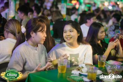 คอนเสิร์ตวง Klear ที่ลานกิจกรรมศูนย์การค้า The Street Ratchada กับงาน Chang Live Park FOOD FUN FRIENDS — photo 55