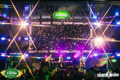 คอนเสิร์ตวง Klear ที่ลานกิจกรรมศูนย์การค้า The Street Ratchada กับงาน Chang Live Park FOOD FUN FRIENDS — photo 57