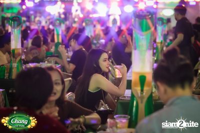 คอนเสิร์ตวง Klear ที่ลานกิจกรรมศูนย์การค้า The Street Ratchada กับงาน Chang Live Park FOOD FUN FRIENDS — photo 58