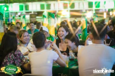 คอนเสิร์ตวง Klear ที่ลานกิจกรรมศูนย์การค้า The Street Ratchada กับงาน Chang Live Park FOOD FUN FRIENDS — photo 63