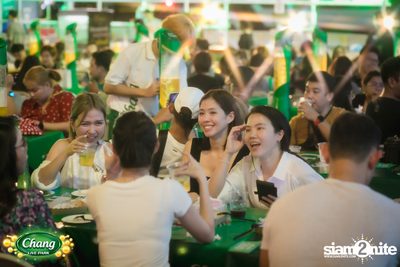คอนเสิร์ตวง Klear ที่ลานกิจกรรมศูนย์การค้า The Street Ratchada กับงาน Chang Live Park FOOD FUN FRIENDS — photo 64