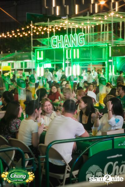 คอนเสิร์ตวง Klear ที่ลานกิจกรรมศูนย์การค้า The Street Ratchada กับงาน Chang Live Park FOOD FUN FRIENDS — photo 65