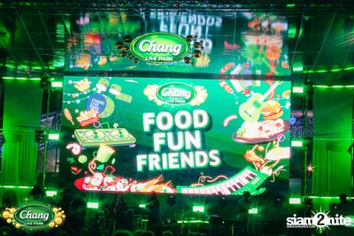 คอนเสิร์ตวง Klear ที่ลานกิจกรรมศูนย์การค้า The Street Ratchada กับงาน Chang Live Park FOOD FUN FRIENDS — photo 73