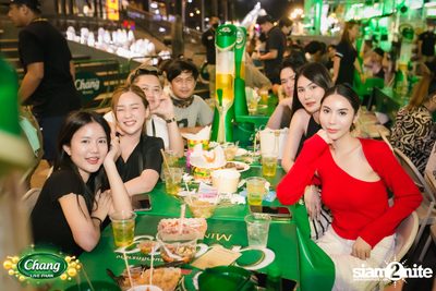 คอนเสิร์ตวง Klear ที่ลานกิจกรรมศูนย์การค้า The Street Ratchada กับงาน Chang Live Park FOOD FUN FRIENDS — photo 78