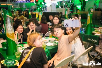 คอนเสิร์ตวง Klear ที่ลานกิจกรรมศูนย์การค้า The Street Ratchada กับงาน Chang Live Park FOOD FUN FRIENDS — photo 84