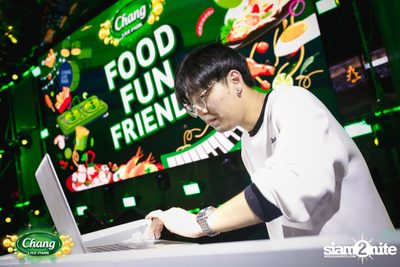 คอนเสิร์ตวง Klear ที่ลานกิจกรรมศูนย์การค้า The Street Ratchada กับงาน Chang Live Park FOOD FUN FRIENDS — photo 93