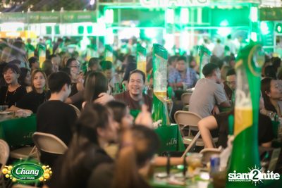 คอนเสิร์ตวง Klear ที่ลานกิจกรรมศูนย์การค้า The Street Ratchada กับงาน Chang Live Park FOOD FUN FRIENDS — photo 97